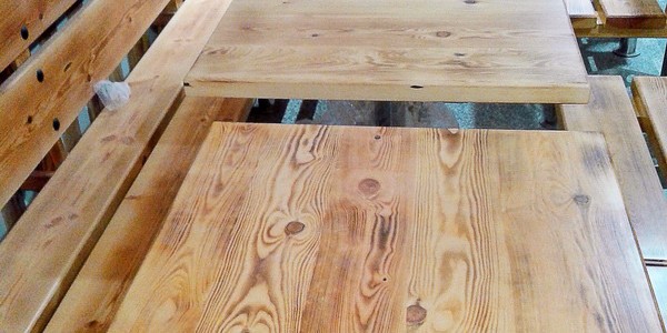 Mesa de madera para banco
